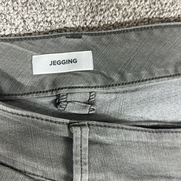 Women’s Torrid Denim Jegging. Size 30T - Picture 2 of 5